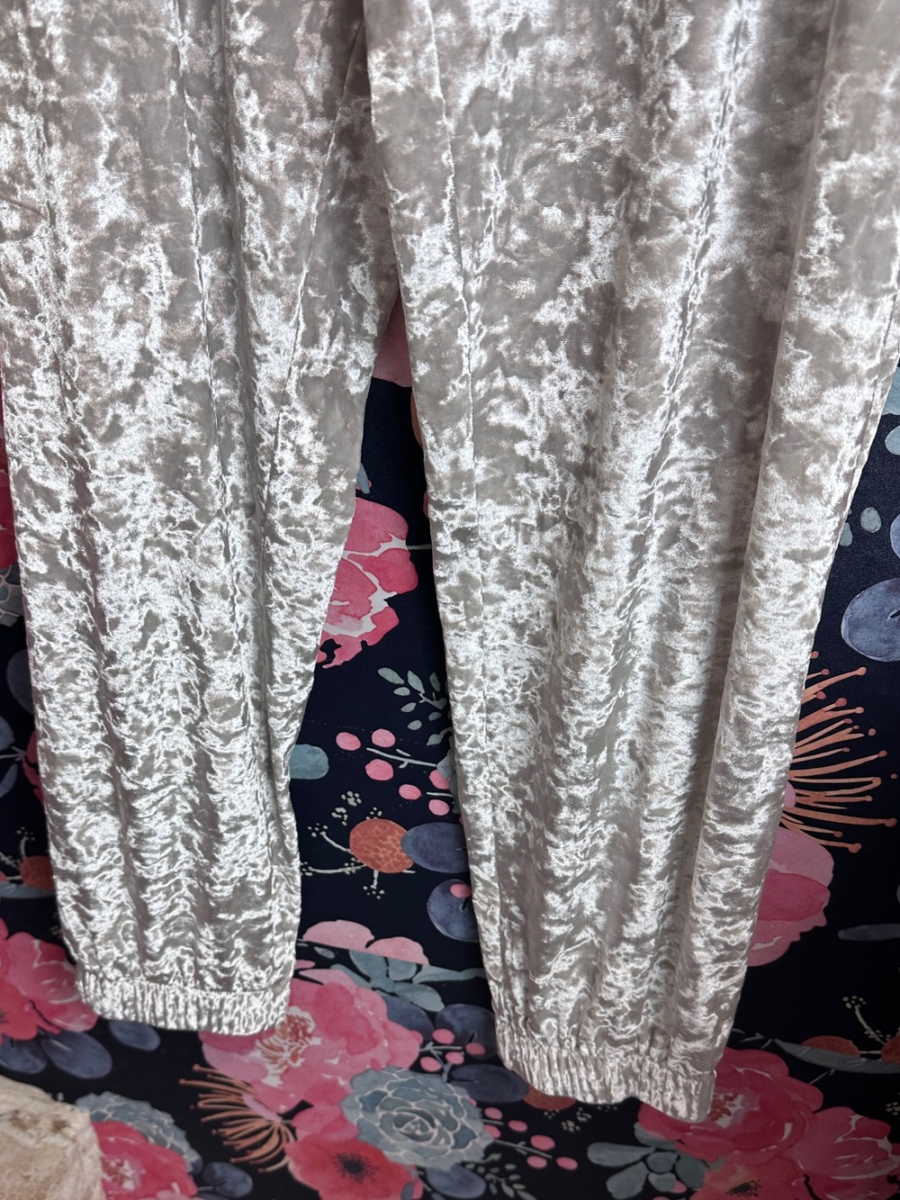Victoria Secret Crushed Silver Grey Velvet Jogger Pants Size XL New - Picture 3 of 6